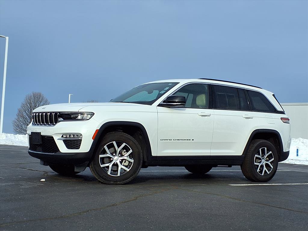 Used 2024 Jeep Grand Cherokee Limited image 2