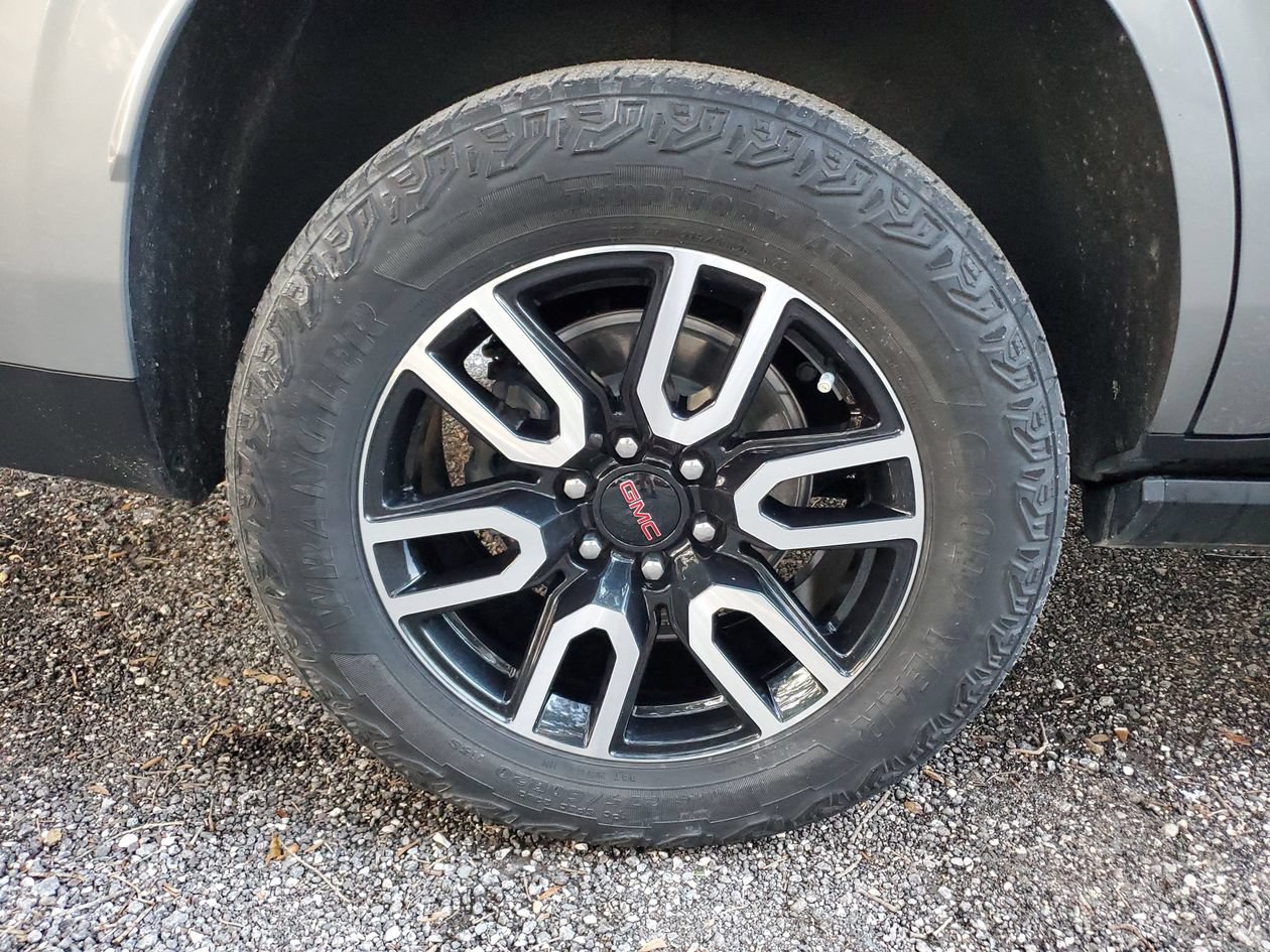 Used 2024 GMC Yukon AT4 w/ AT4 Premium Package AWD/4WD image 5