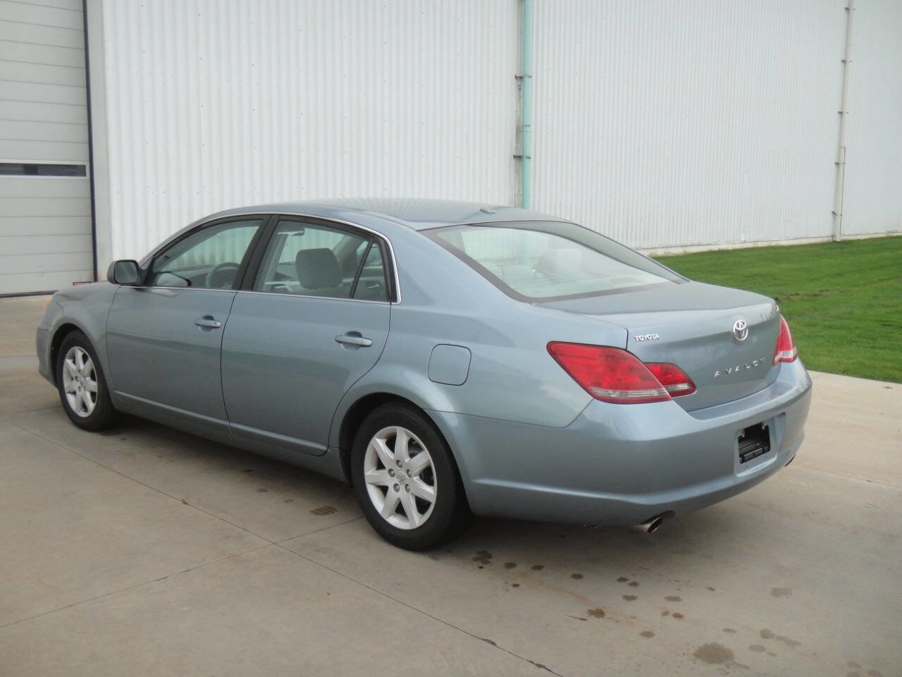 Used 2010 Toyota Avalon XL image 7