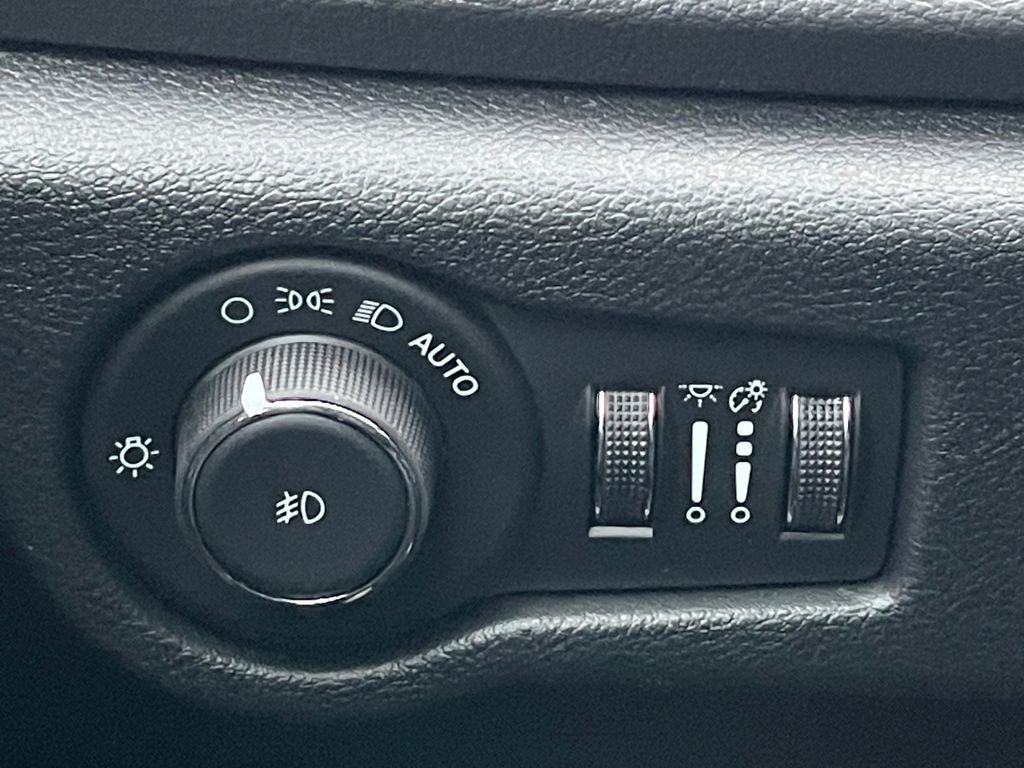 New 2026 Chrysler Pacifica Select image 12