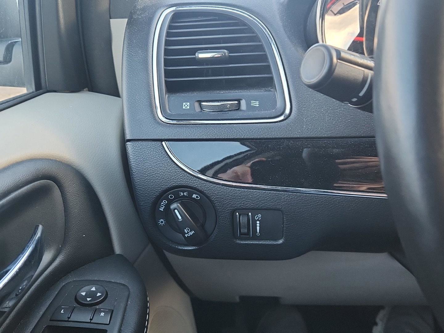 Used 2019 Dodge Grand Caravan SXT image 19