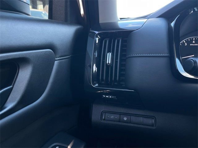 Used 2024 Nissan Pathfinder SV image 21