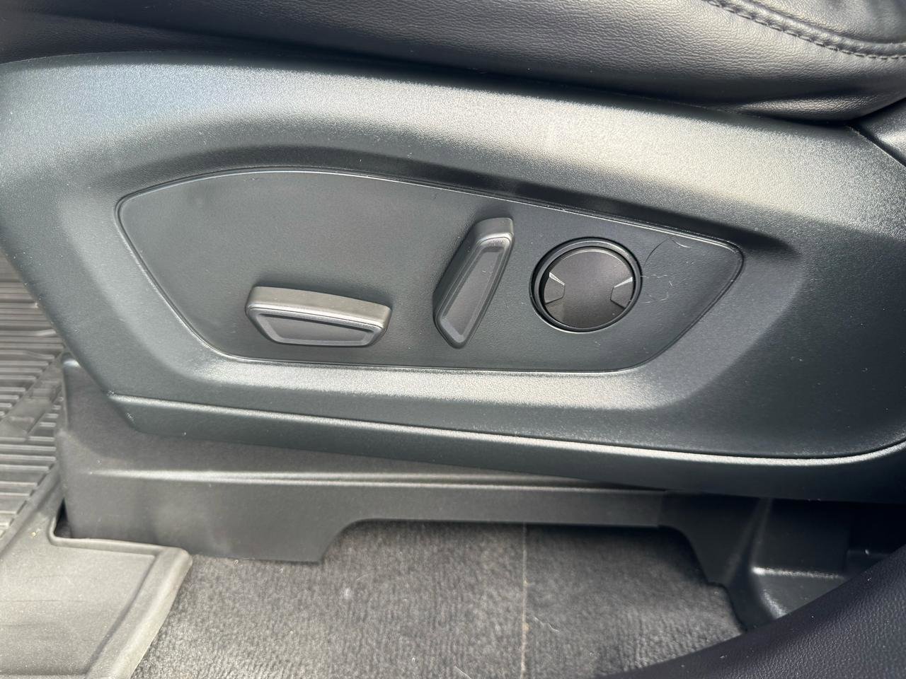 Used 2022 Ford Explorer XLT w/ Equipment Group 202A image 14