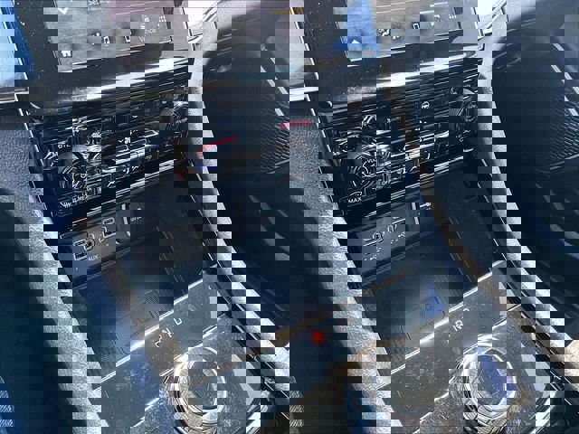 Used 2022 Jeep Grand Cherokee Laredo w/ Luxury Tech Group I AWD/4WD image 28