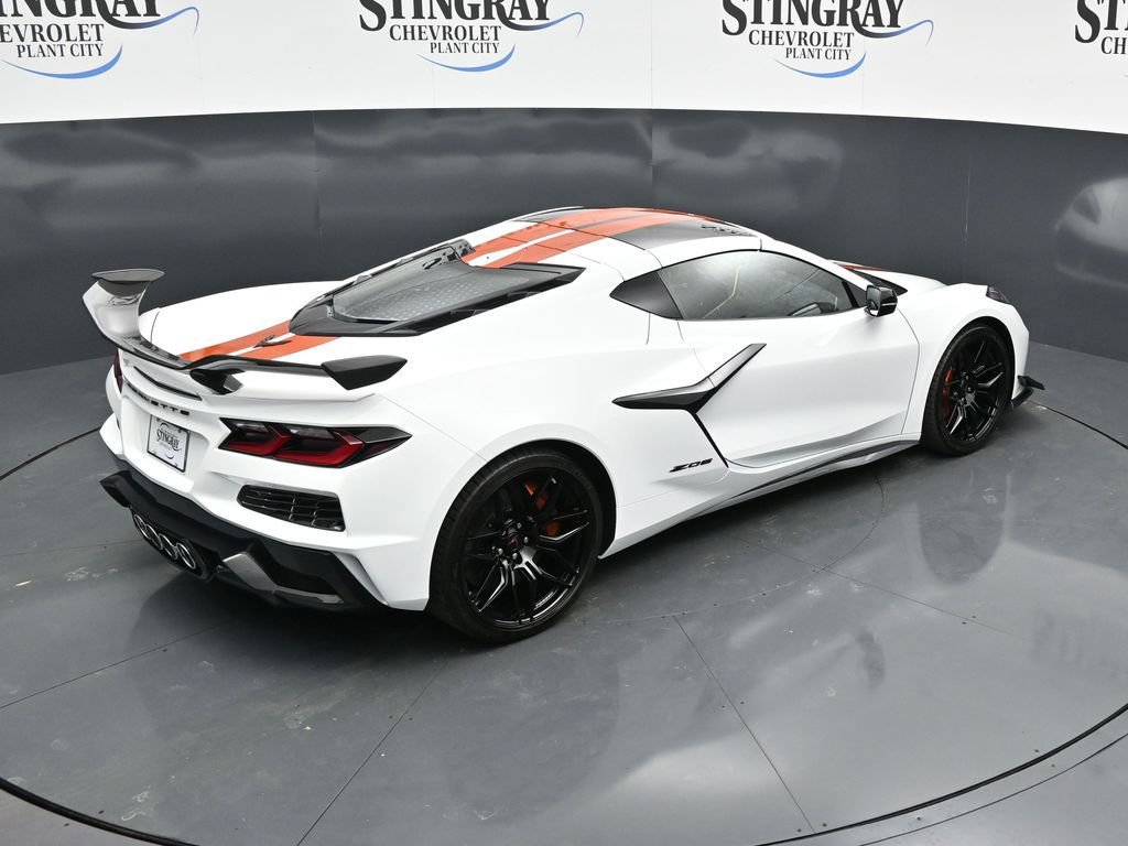 Used 2025 Chevrolet Corvette Z06 w/ Stealth Interior Trim Package RWD image 24