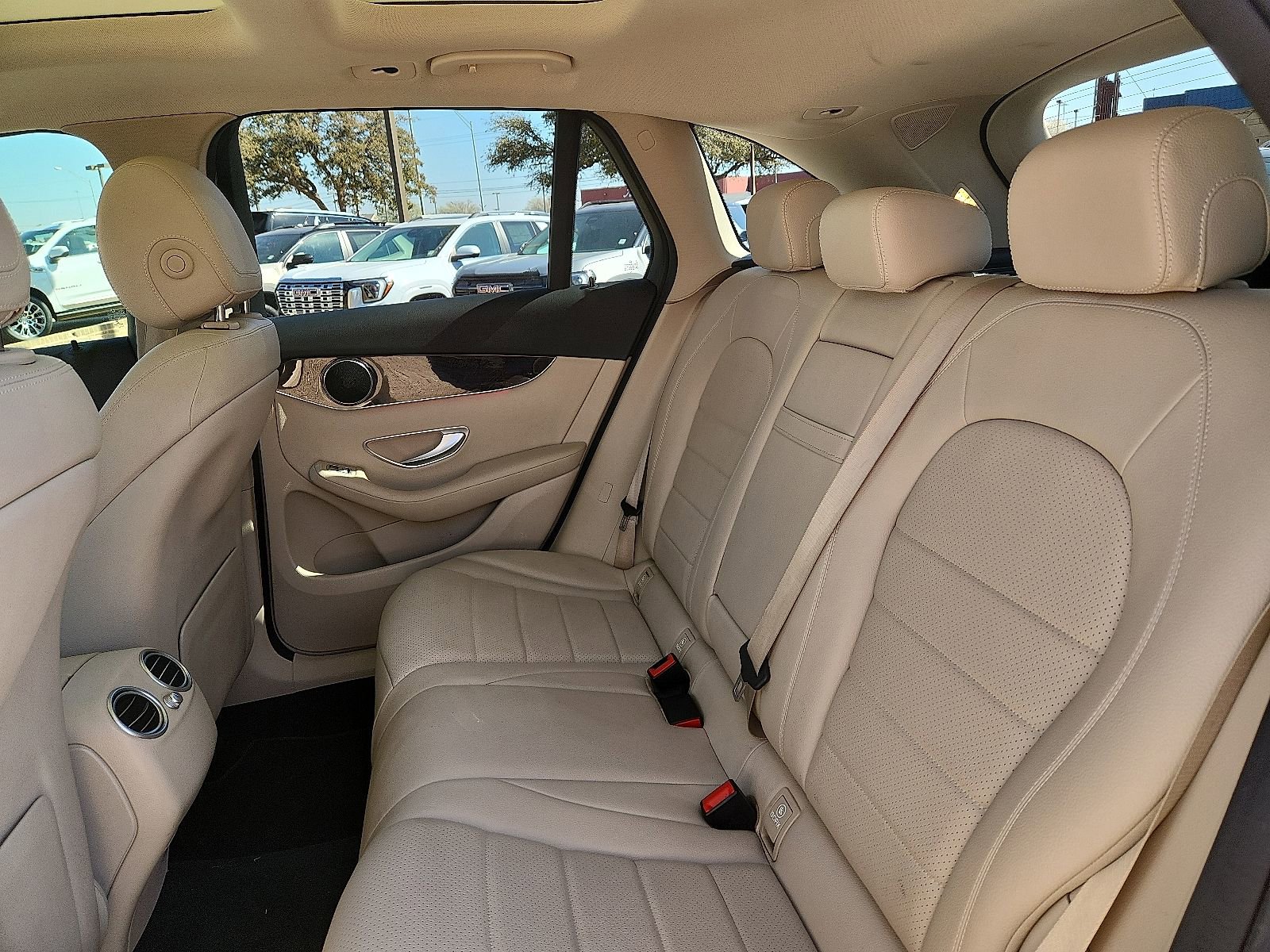 Used 2022 Mercedes-Benz GLC 300 image 10