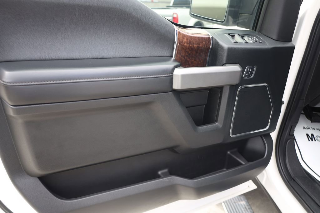 Used 2015 Ford F150 Platinum w/ Equipment Group 701A Luxury AWD/4WD image 10