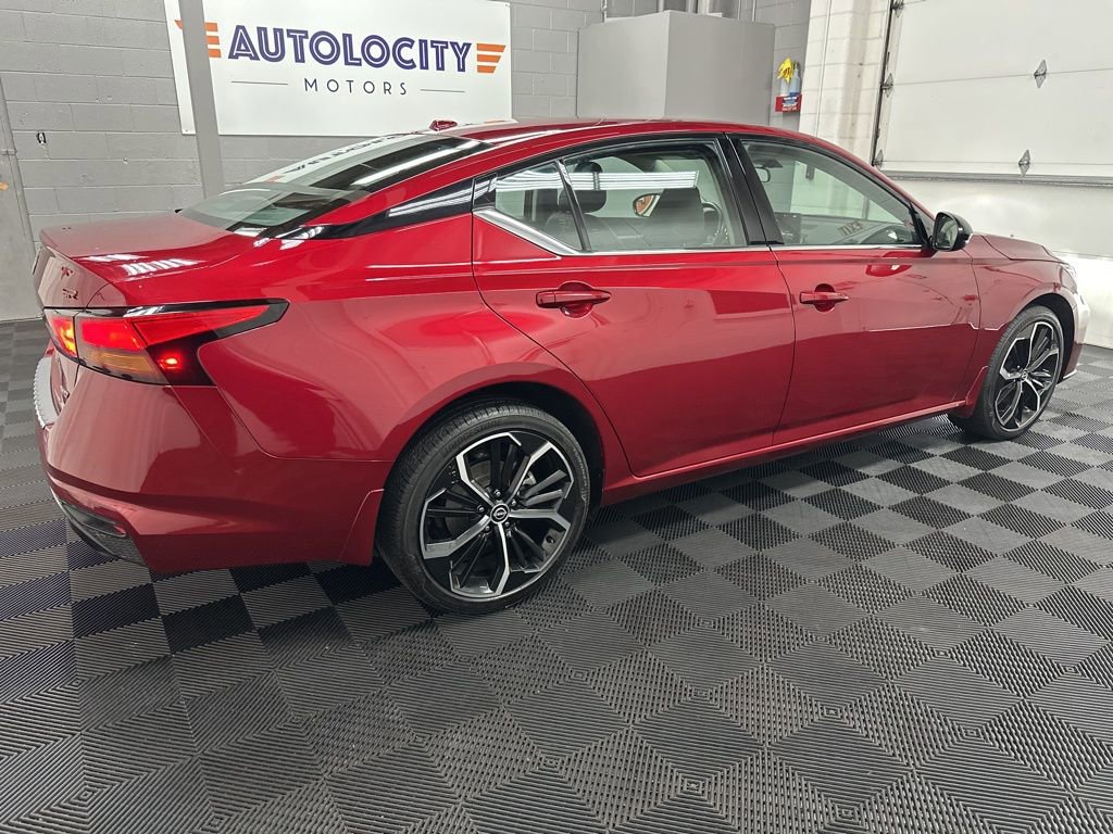 Used 2023 Nissan Altima 2.5 SR w/ SR Premium Package image 11
