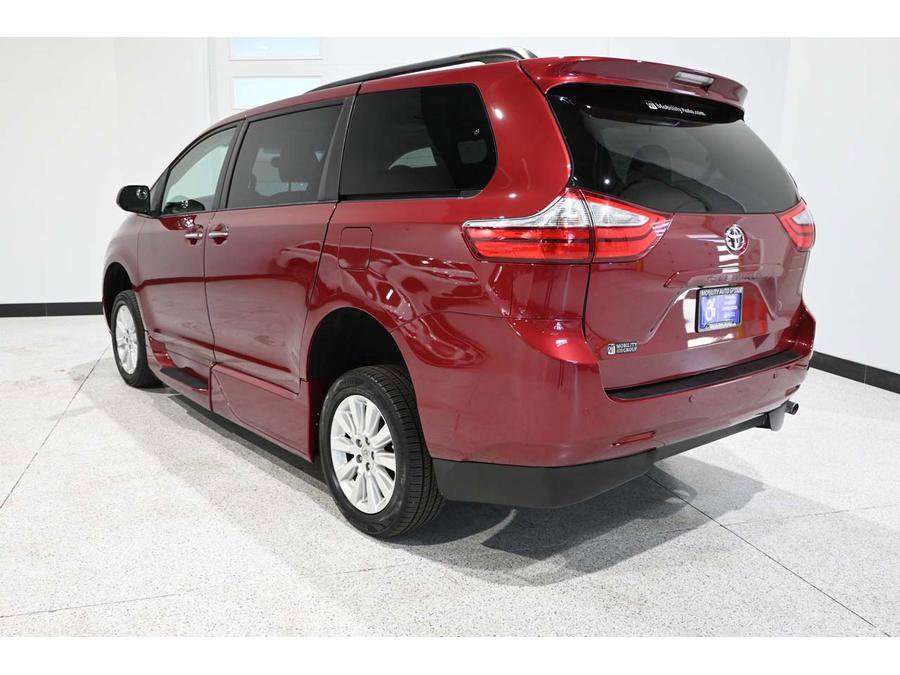 Used 2015 Toyota Sienna XLE Premium FWD image 8