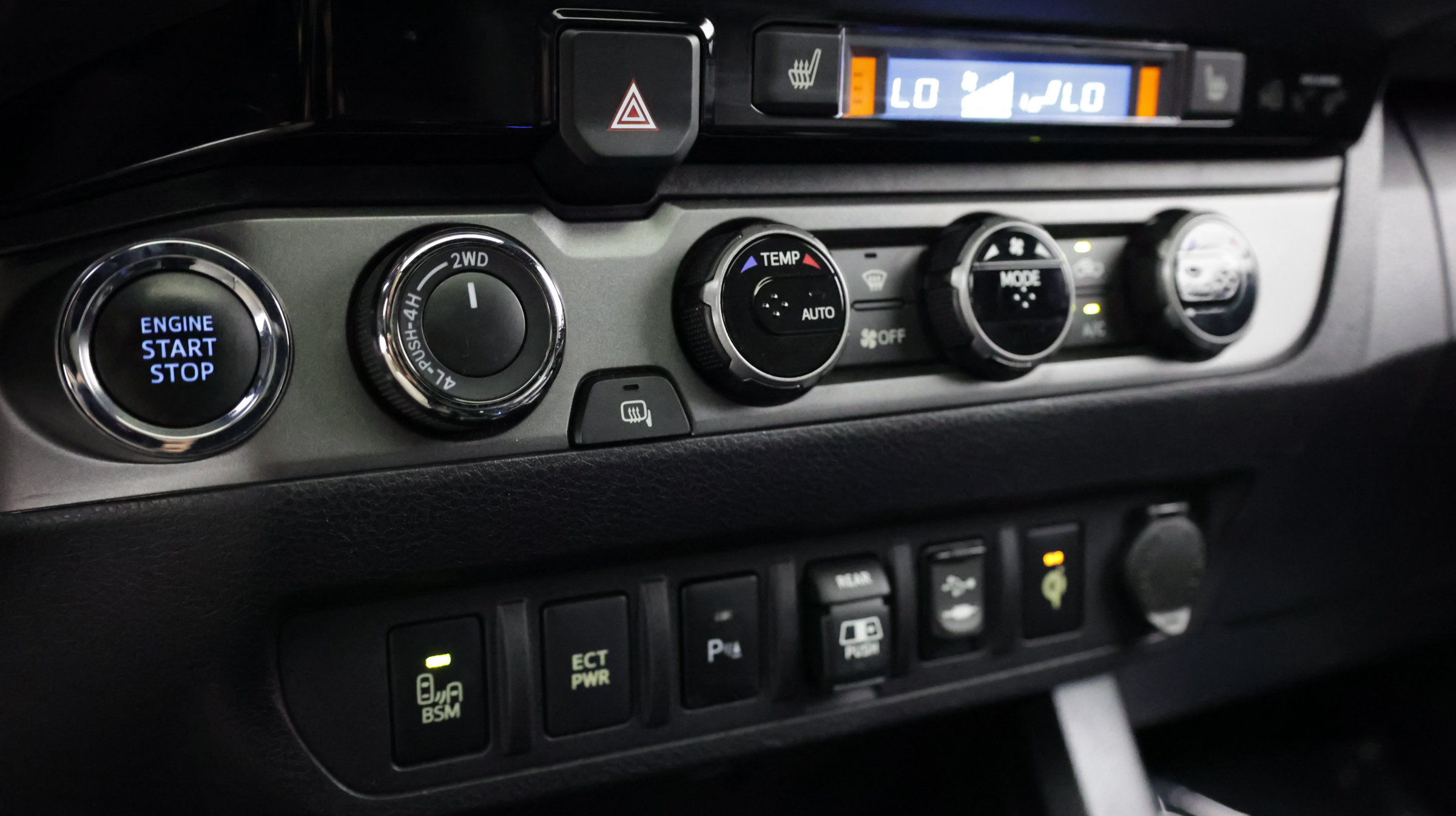 Used 2018 Toyota Tacoma TRD Sport AWD/4WD image 27