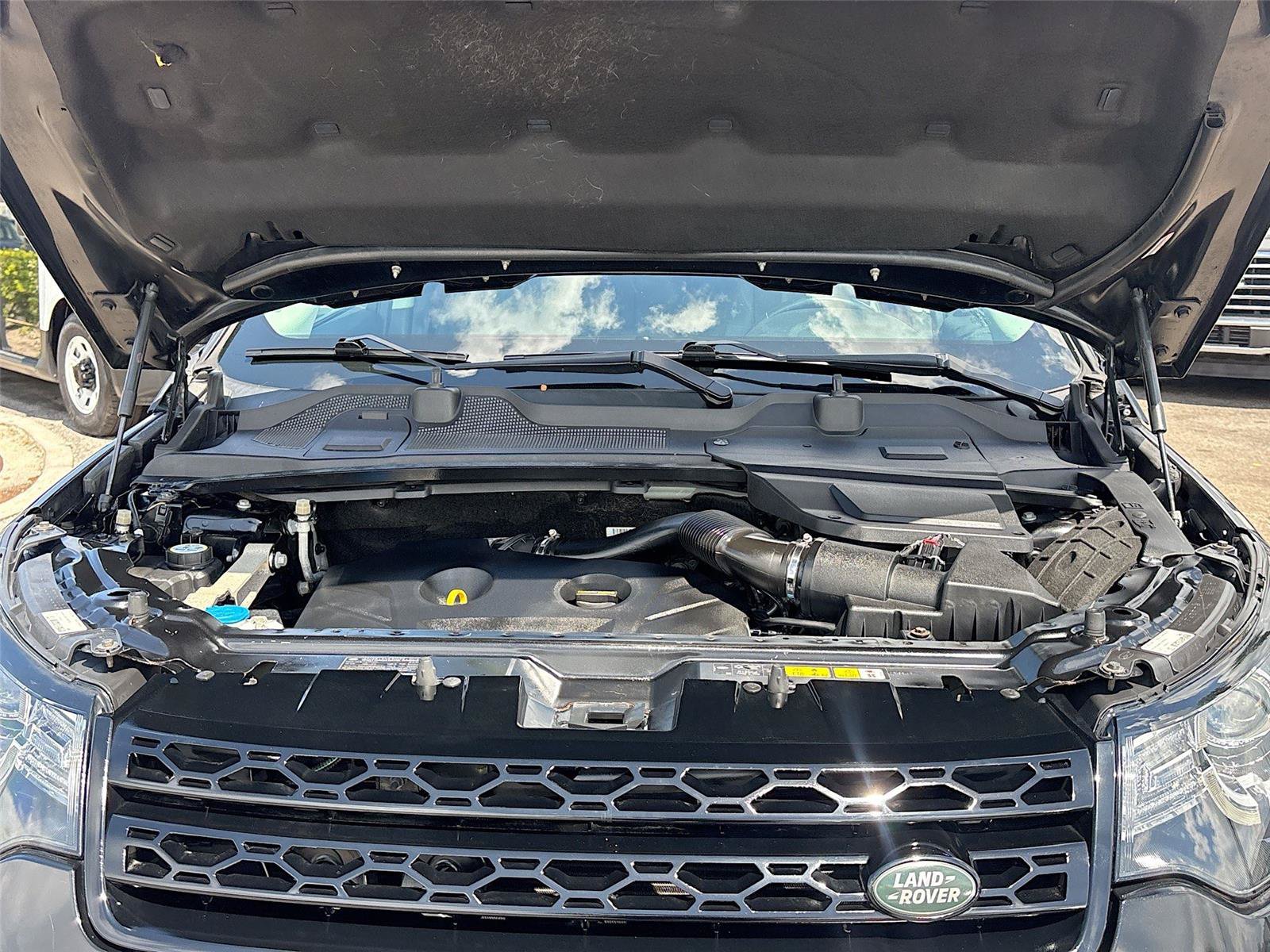 Used 2016 Land Rover Discovery Sport HSE AWD/4WD image 28