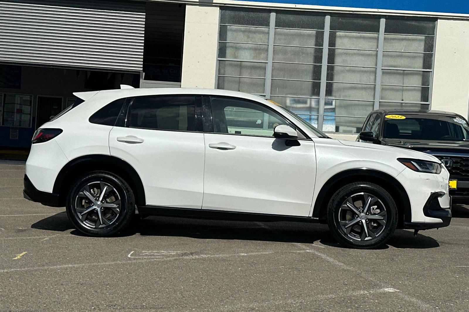 Used 2023 Honda HR-V EX-L image 4