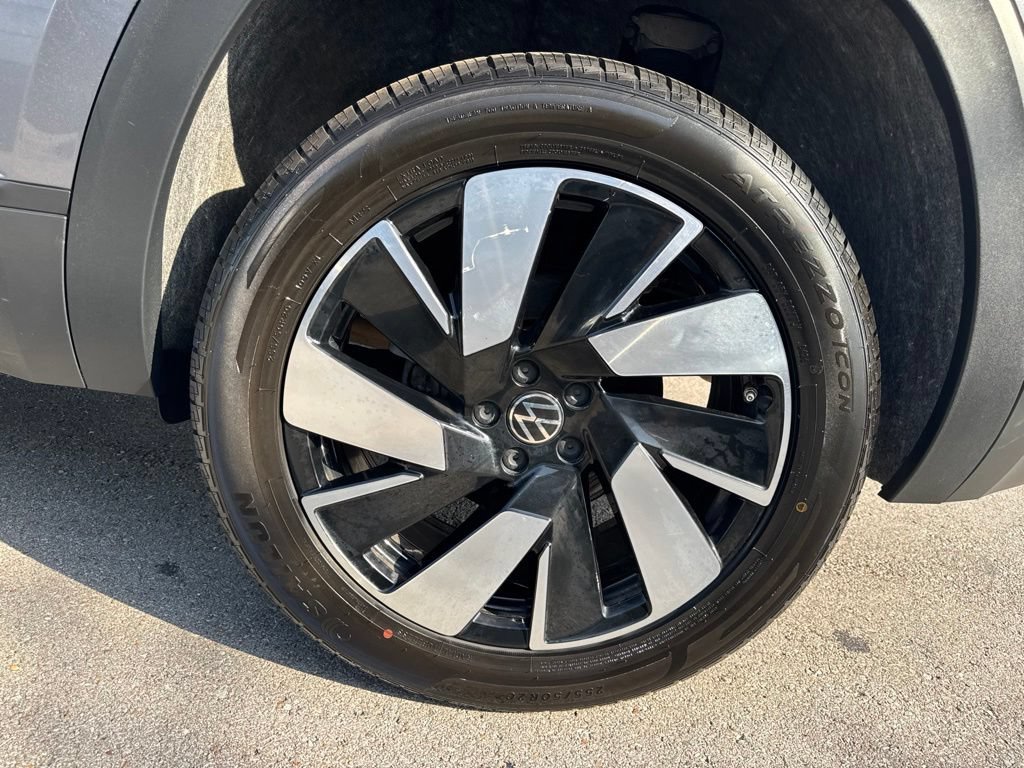 Used 2024 Volkswagen Atlas Cross Sport SE AWD/4WD image 25