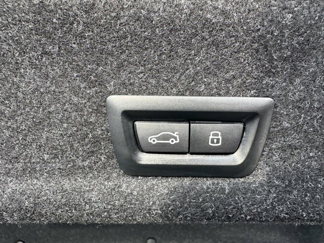 Used 2025 BMW 330i xDrive Sedan w/ Convenience Package image 24