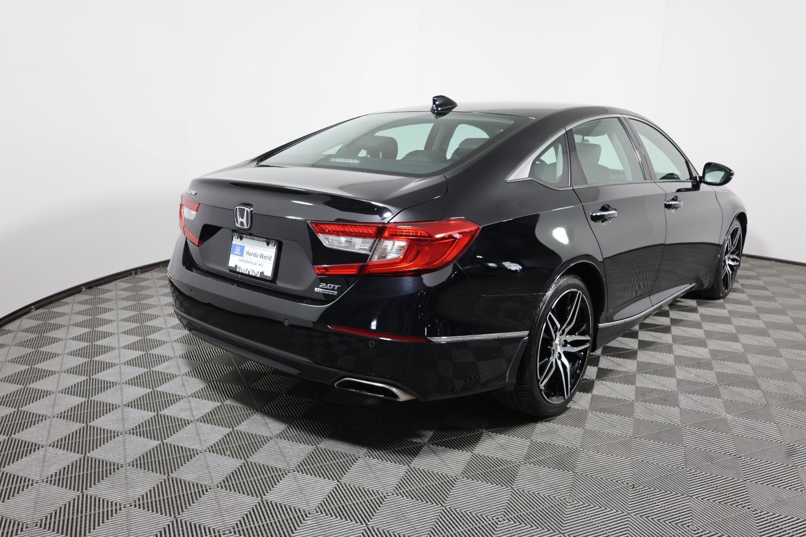 Used 2021 Honda Accord Touring image 5