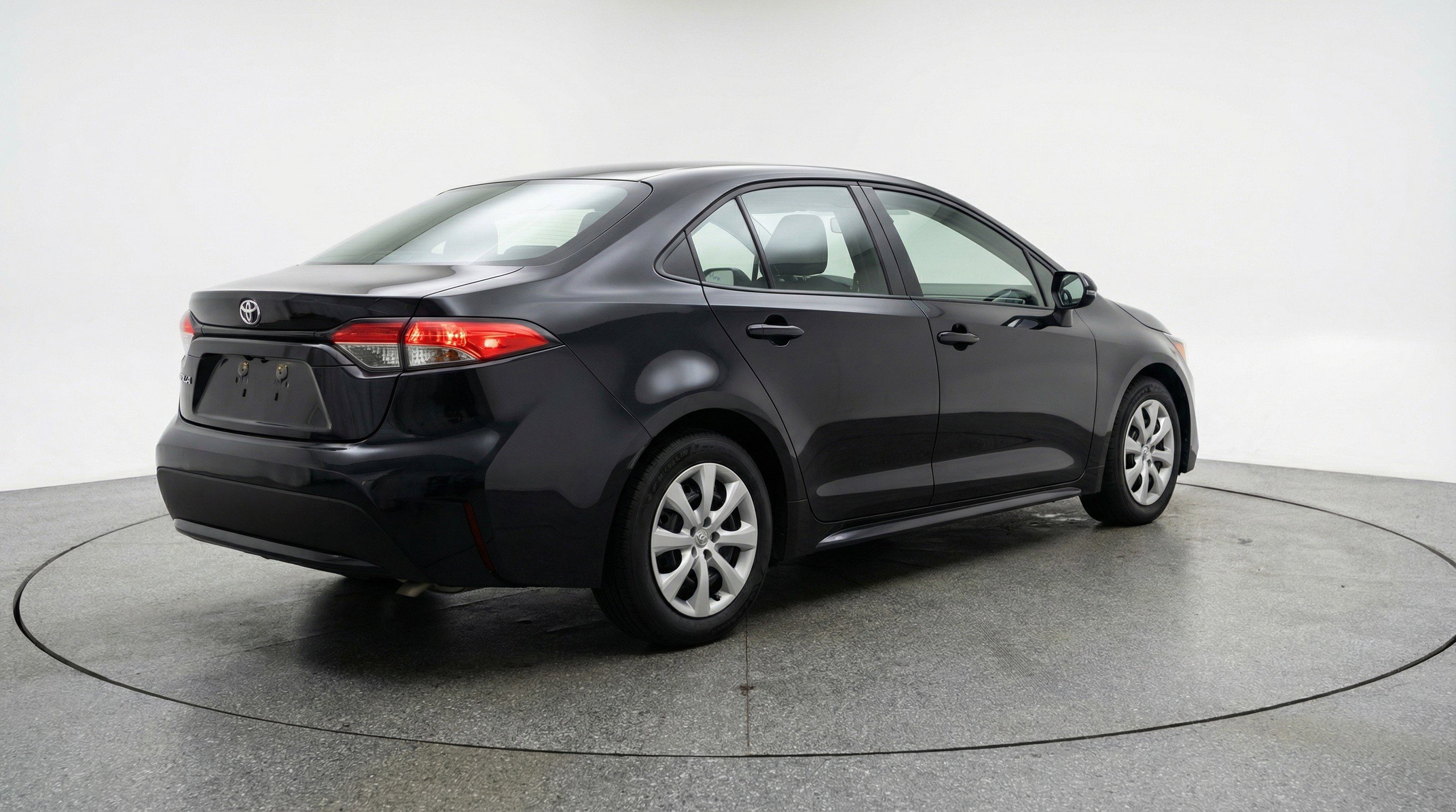 Used 2025 Toyota Corolla LE image 9