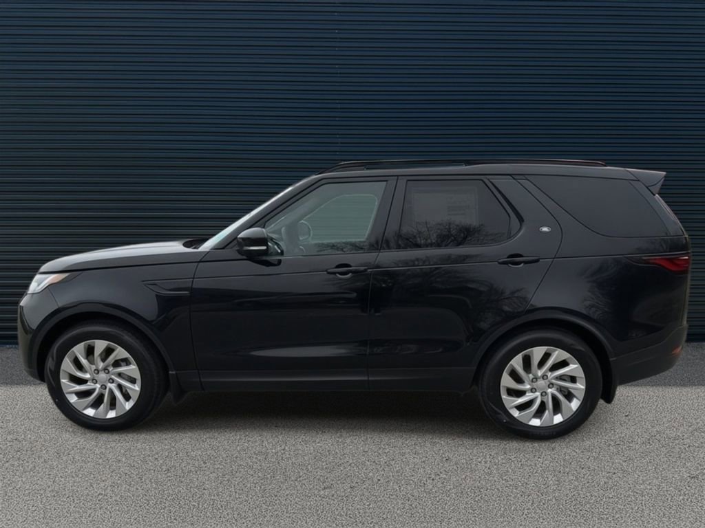 Used 2025 Land Rover Discovery S image 2