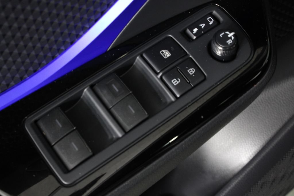 Used 2020 Toyota C-HR XLE FWD image 22
