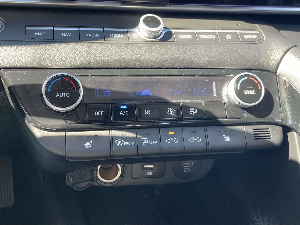 Certified 2025 Hyundai Elantra SEL FWD image 22