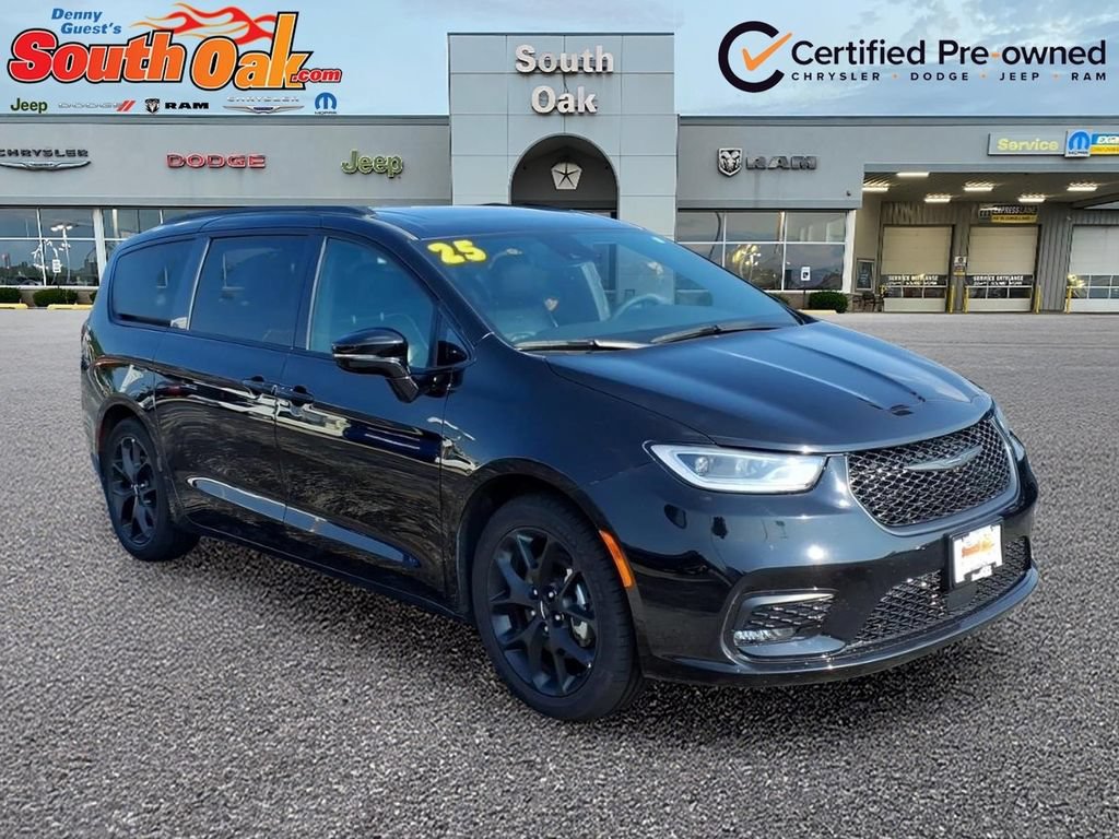 Certified 2025 Chrysler Pacifica Limited