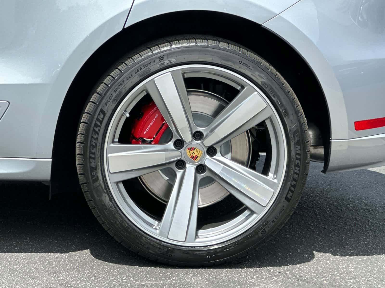 New 2026 Porsche Macan GTS image 31