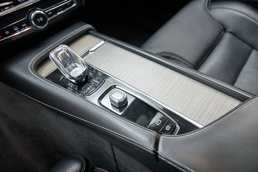 Used 2023 Volvo S90 B6 Ultimate w/ Protection Package Premier image 19