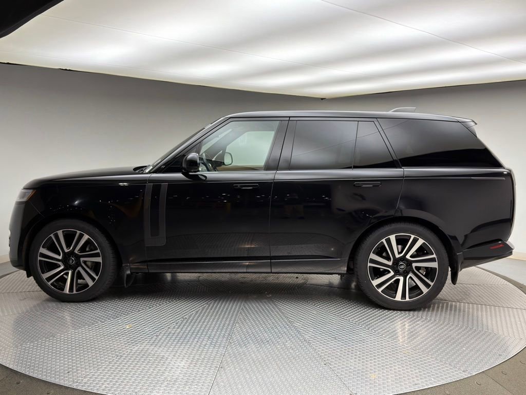 Used 2023 Land Rover Range Rover SE image 2