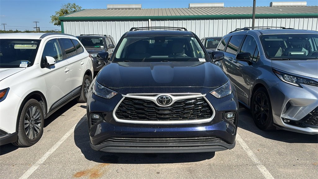 Certified 2022 Toyota Highlander LE image 2