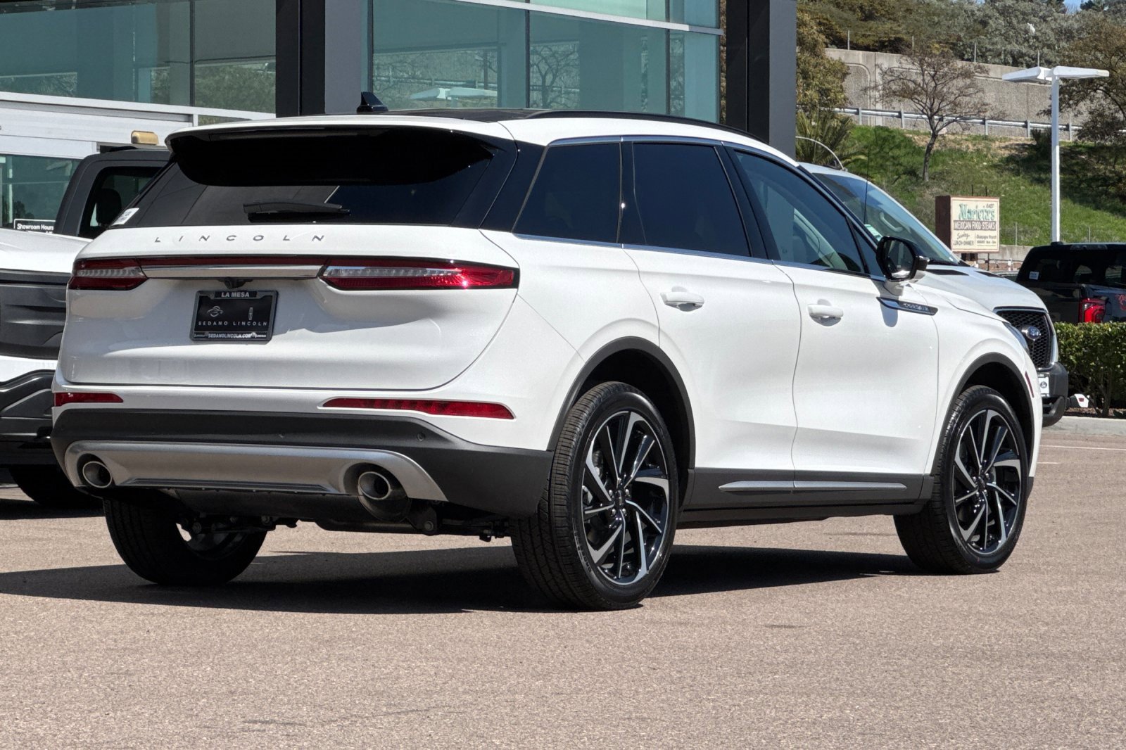 New 2025 Lincoln Corsair Reserve w/ Equipment Group 202A image 3