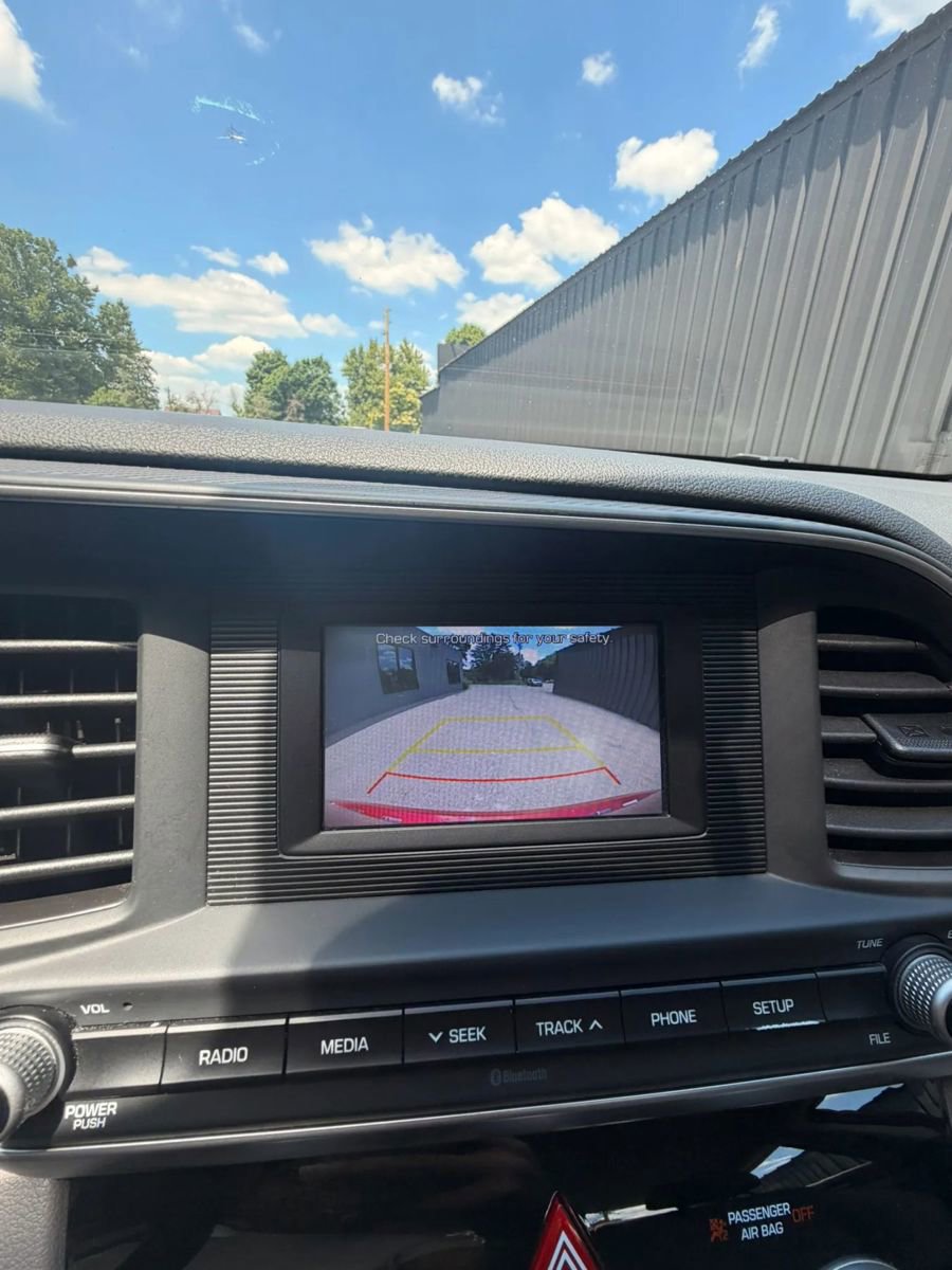 Used 2019 Hyundai Elantra SE FWD image 18