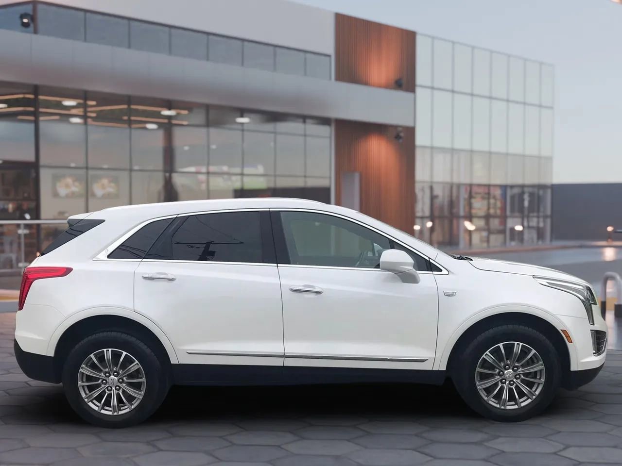 Used 2017 Cadillac XT5 Luxury w/ Driver Awareness Package AWD/4WD image 4