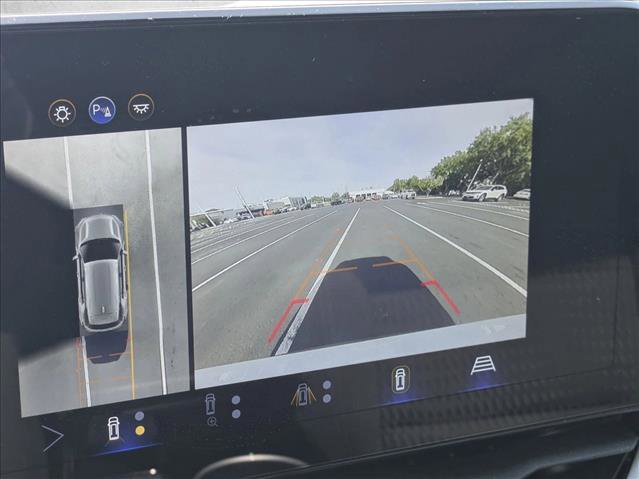 Used 2025 Chevrolet Equinox LT w/ Safety and Technology Package FWD image 12