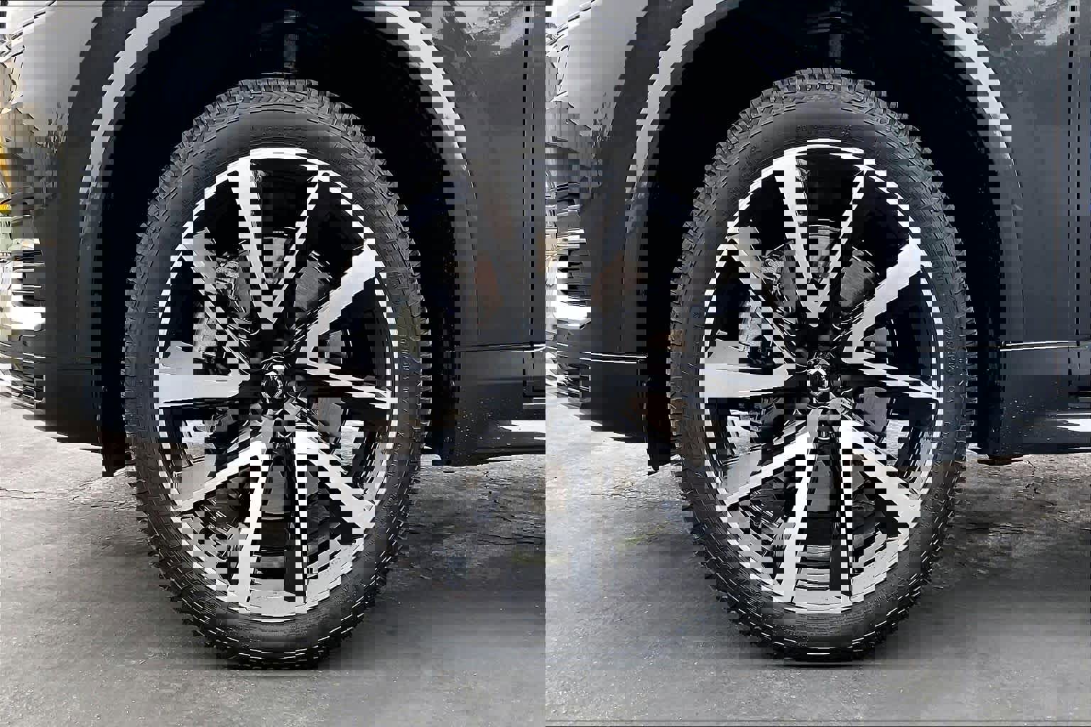 Used 2022 Volvo XC90 T8 Inscription Expression w/ Advanced Package image 12