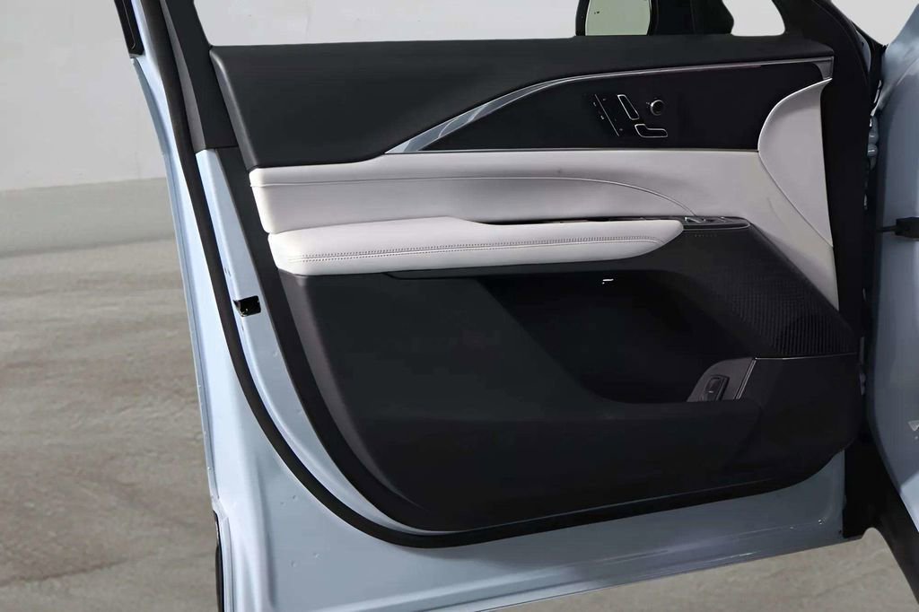 Used 2024 Cadillac Lyriq Luxury image 17