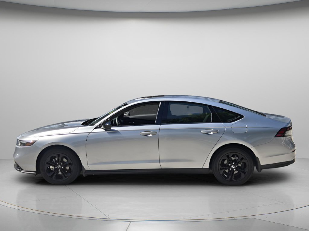 Certified 2025 Honda Accord SE image 5