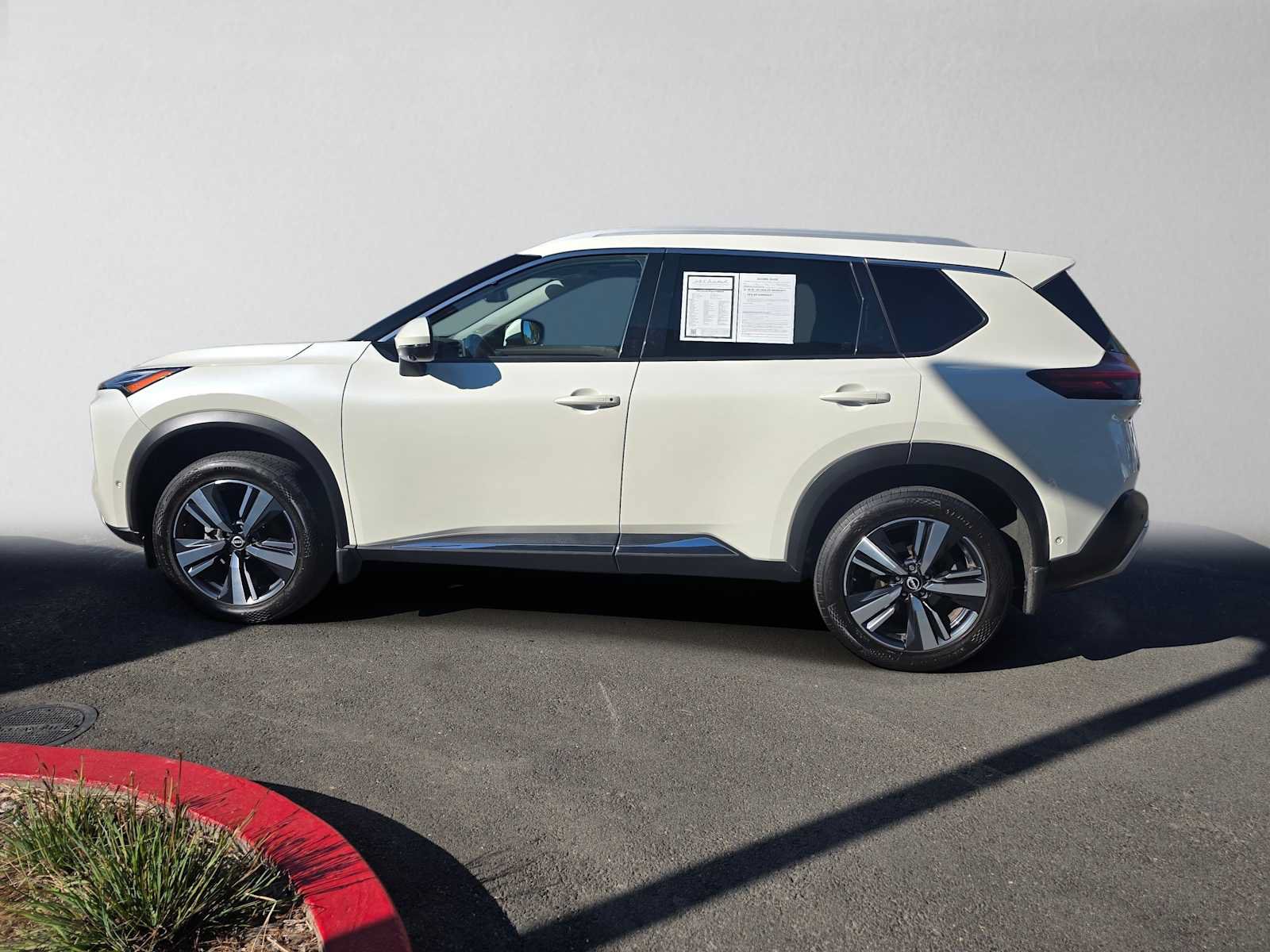 Used 2023 Nissan Rogue Platinum FWD image 6