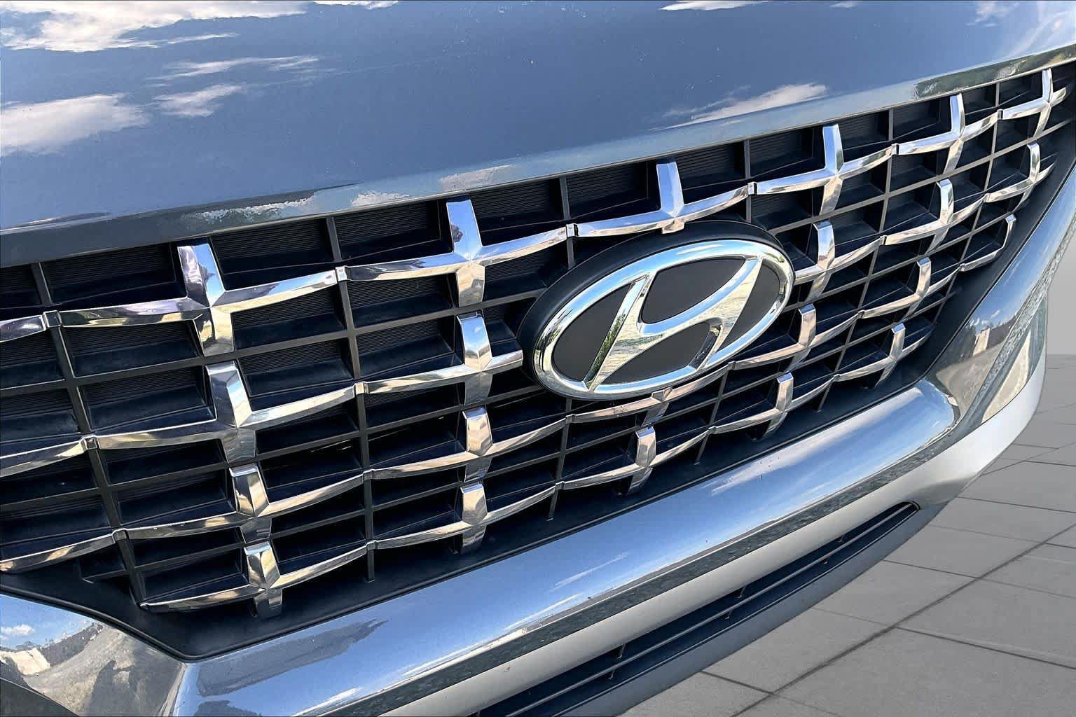 Used 2025 Hyundai Venue SEL FWD image 30