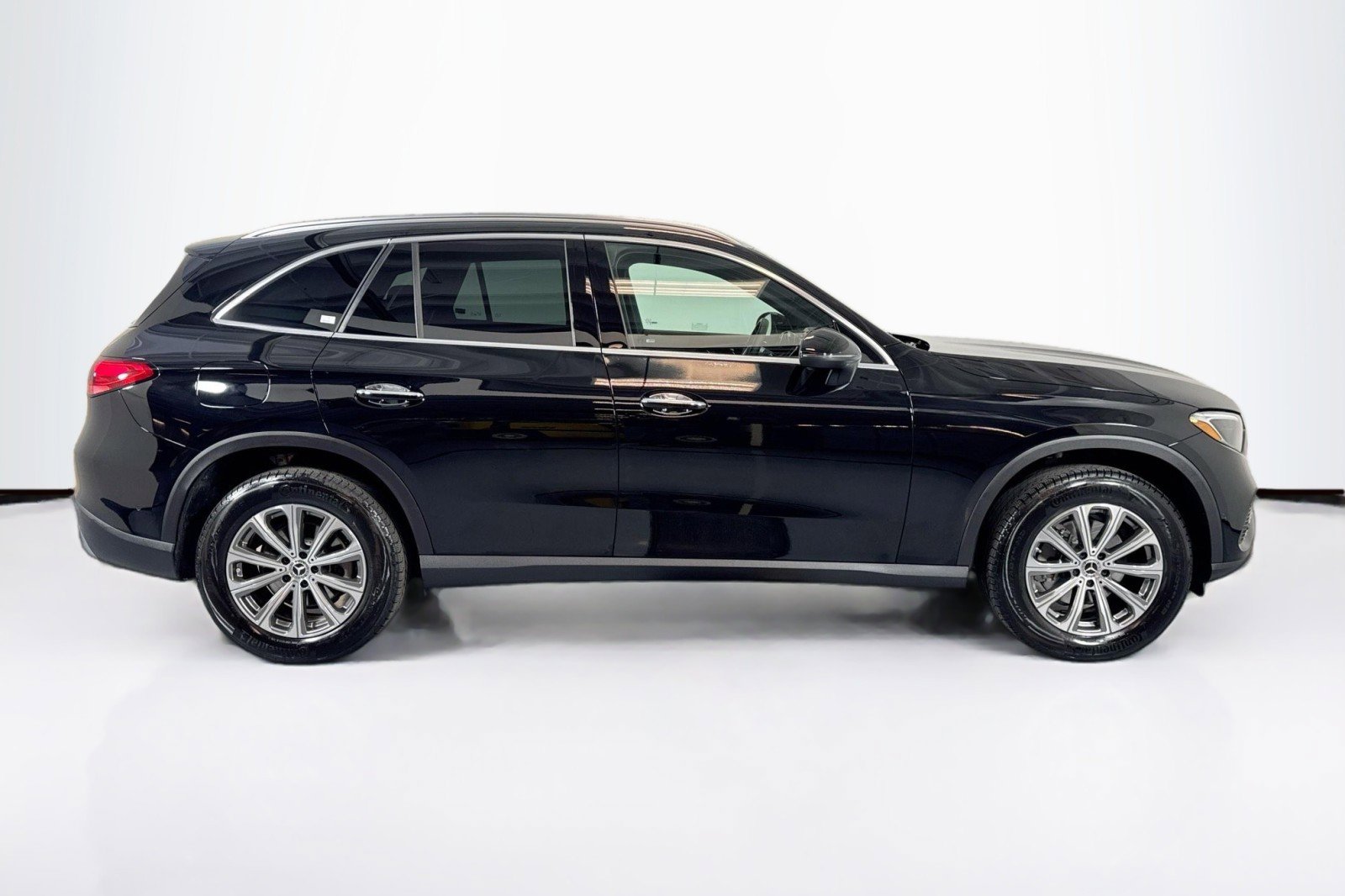 Certified 2025 Mercedes-Benz GLC 300 image 4