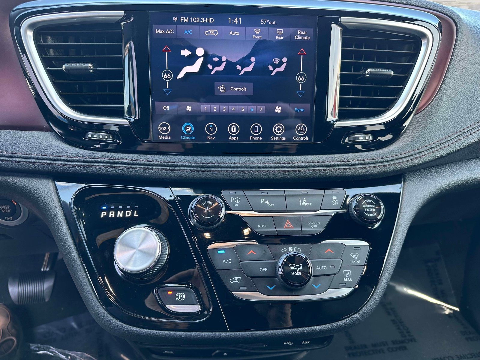 Used 2020 Chrysler Pacifica Limited FWD image 9