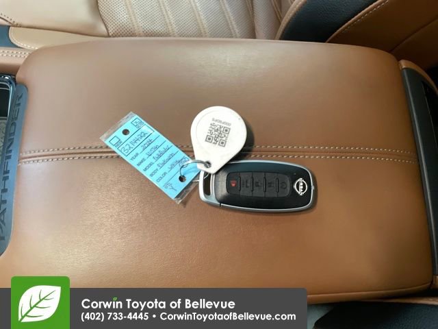 Used 2024 Nissan Pathfinder Platinum image 9