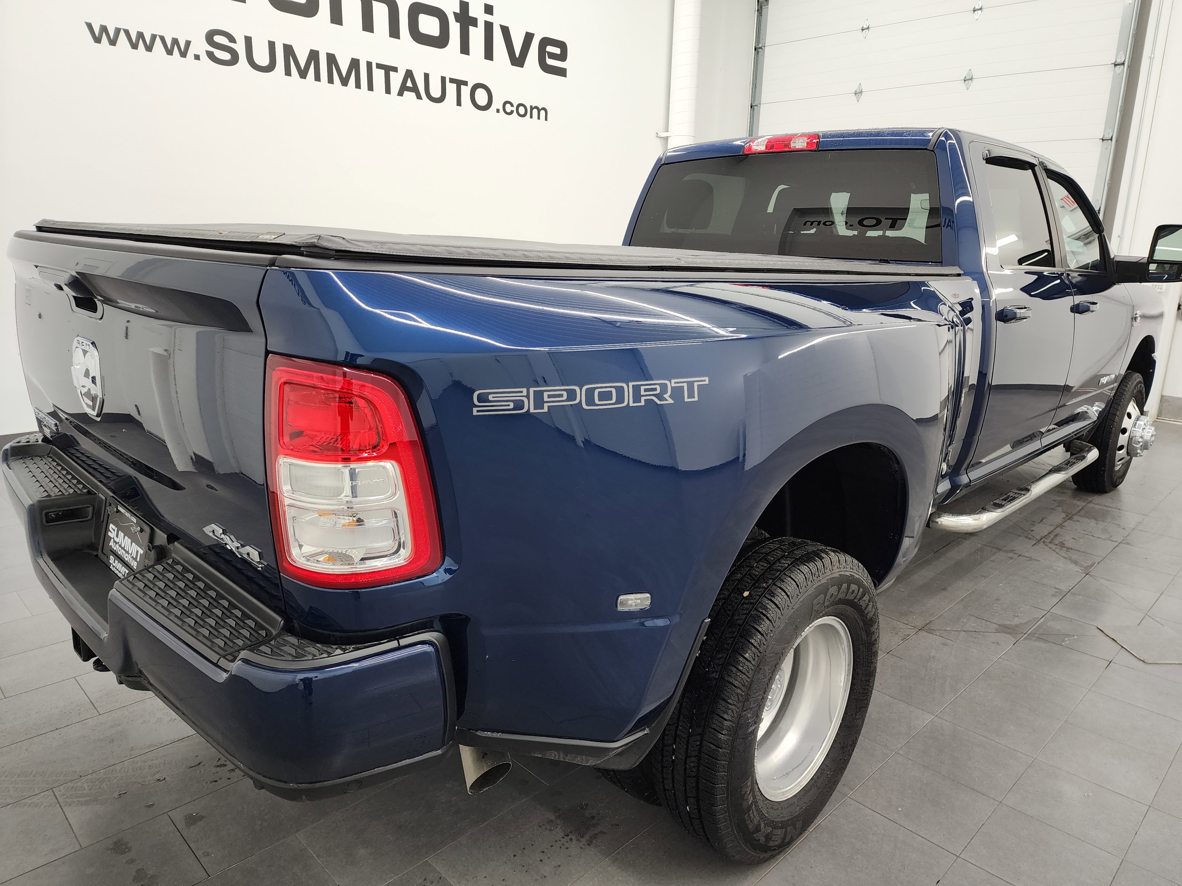 Used 2024 RAM 3500 Big Horn w/ Sport Appearance Package image 4