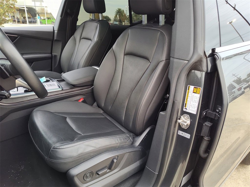 Used 2023 Audi Q8 Premium Plus w/ Premium Plus Package image 2