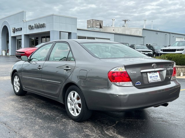 Used 2005 Toyota Camry XLE w/ VSC & Side Airbag Pkg FWD image 3