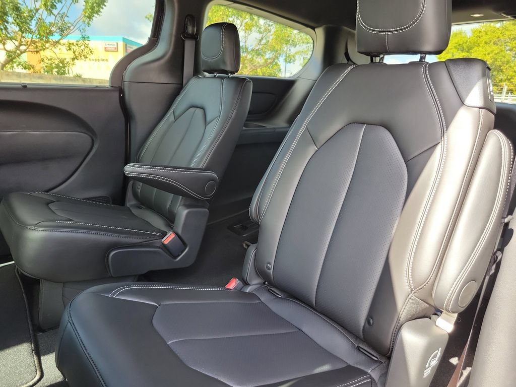 New 2026 Chrysler Voyager LX FWD image 11