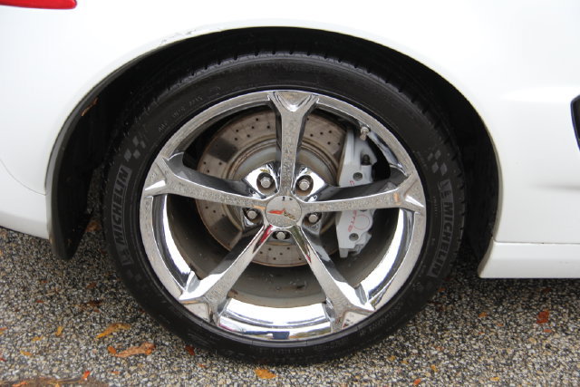 Used 2011 Chevrolet Corvette Grand Sport w/ Preferred Equipment Group RWD image 14