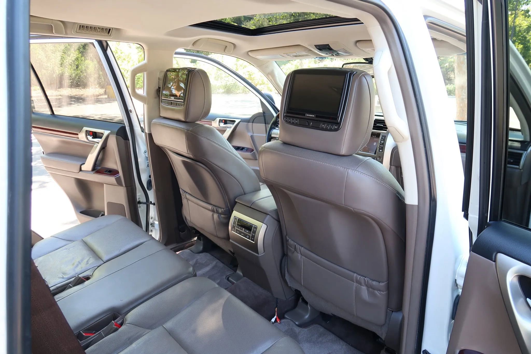 Used 2015 Lexus GX 460 w/ Premium Package AWD/4WD image 17