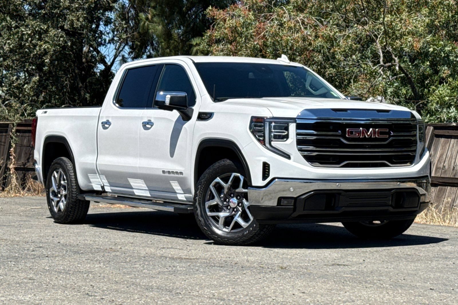 Used 2023 GMC Sierra 1500 SLT w/ SLT Premium Plus Package AWD/4WD image 2