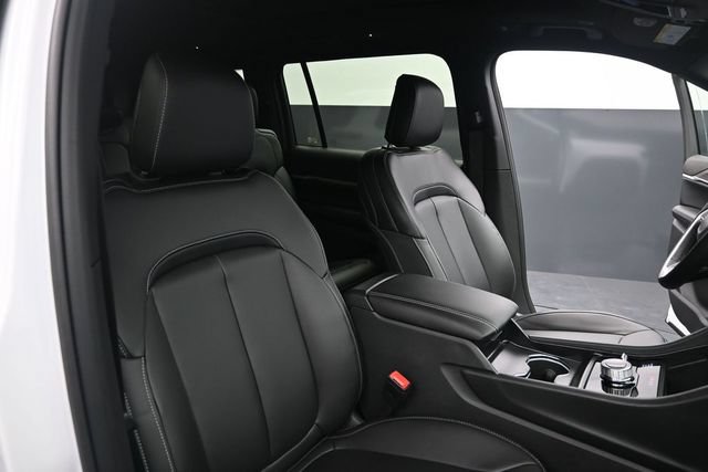 New 2026 Jeep Grand Cherokee L Limited w/ Limited Altitude Package AWD/4WD image 43