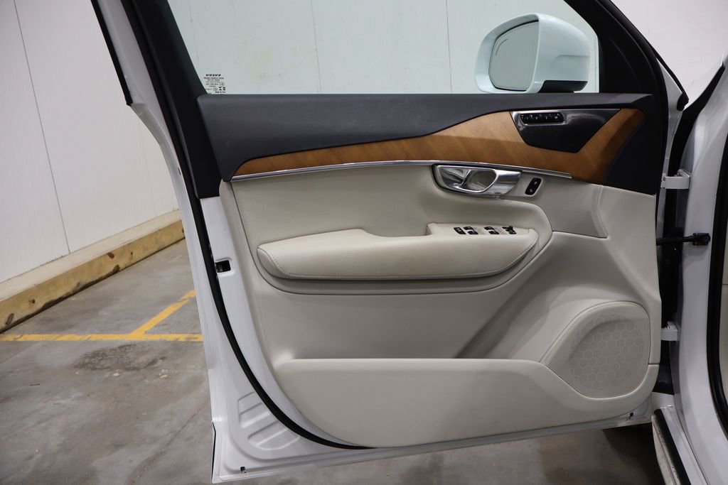 Used 2022 Volvo XC90 T6 Momentum w/ Advanced Package image 18