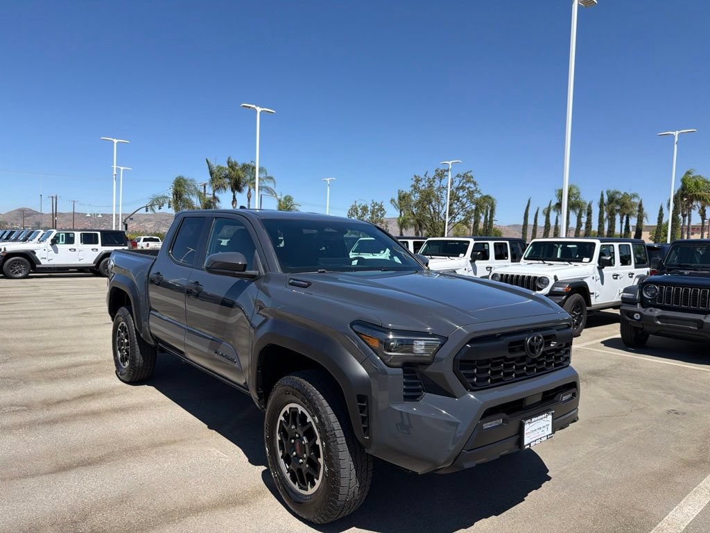 Used 2025 Toyota Tacoma TRD Off-Road AWD/4WD image 2